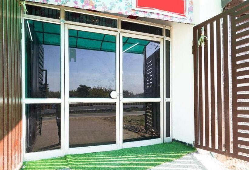 Отель Oyo S S Guest House