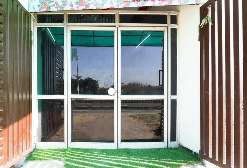 Отель Oyo S S Guest House