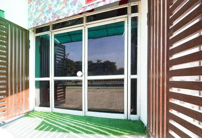 Отель Oyo S S Guest House