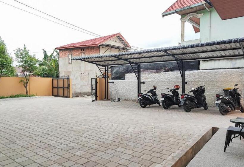 호텔 Reddoorz Syariah Near Telanaipura Jambi