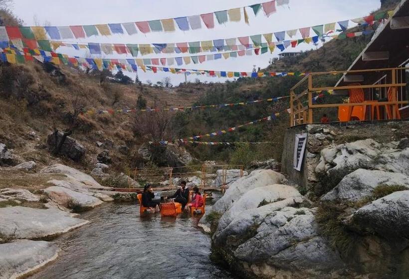 בית מלון כפרי Rivulet Resort & Camping