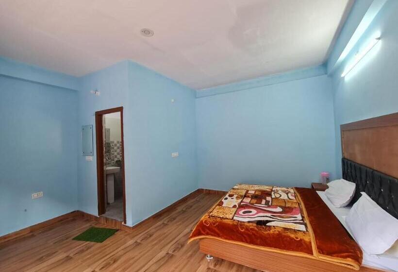 בית מלון כפרי Rivulet Resort & Camping