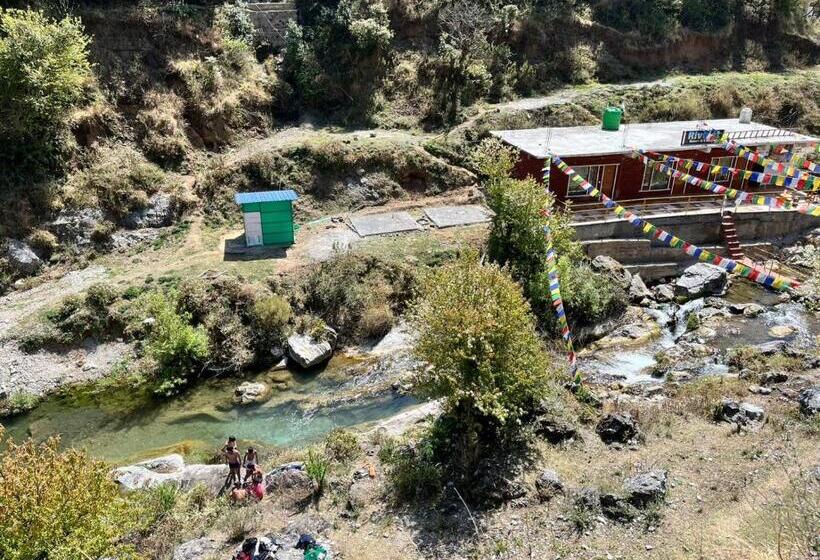 בית מלון כפרי Rivulet Resort & Camping