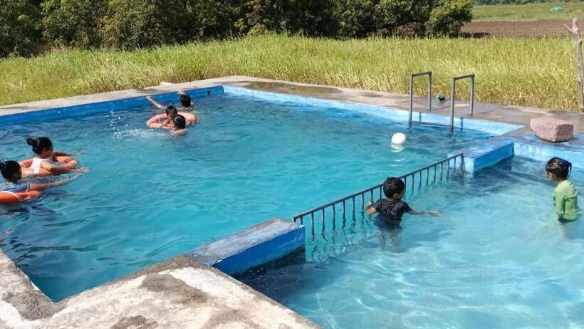 בית מלון כפרי S R Farm House