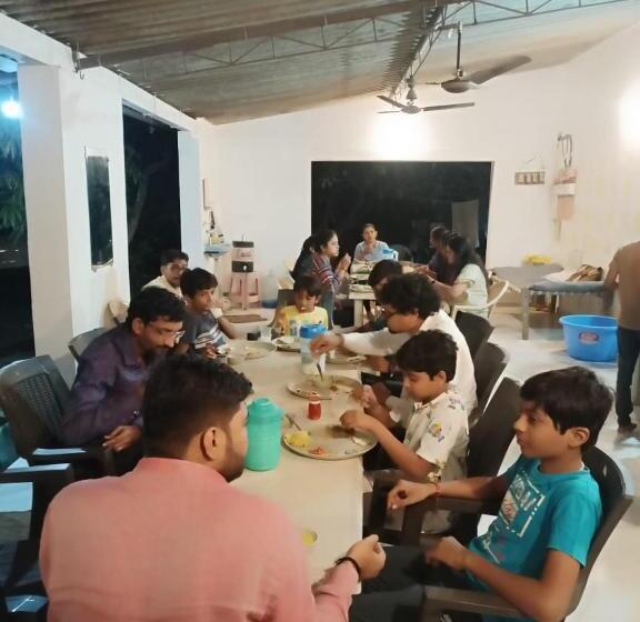 בית מלון כפרי S R Farm House