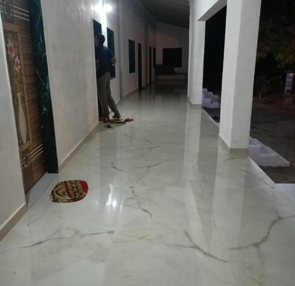 בית מלון כפרי S R Farm House