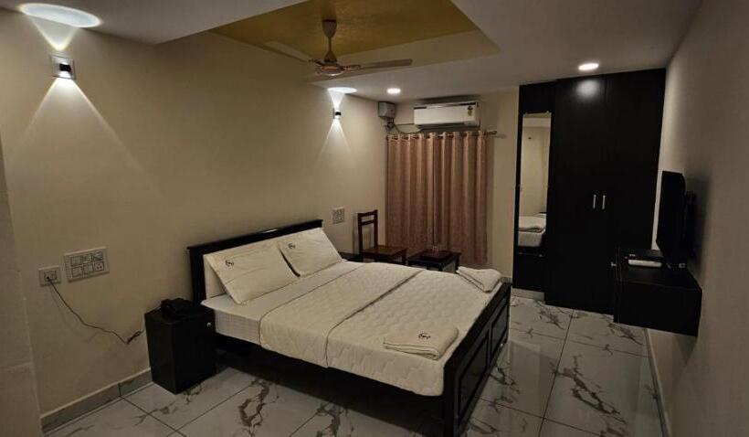 فندق Saadhana Comforts Lodge