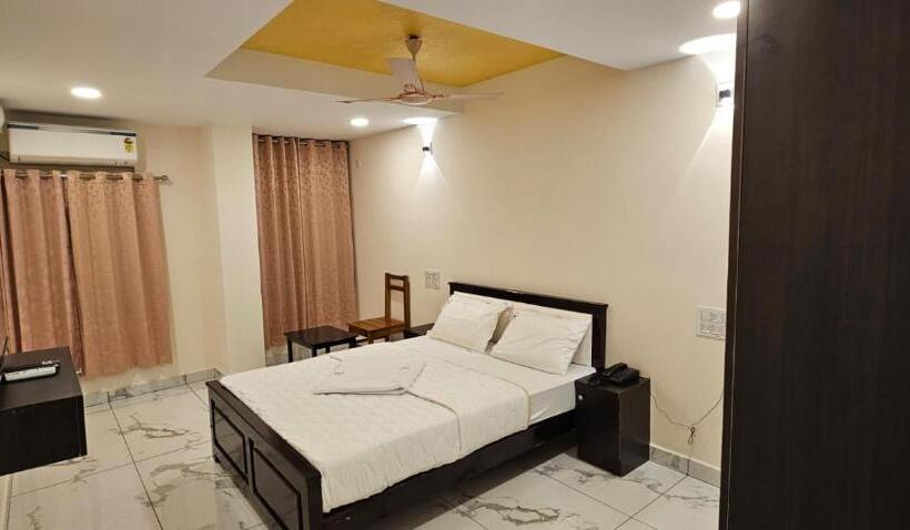 فندق Saadhana Comforts Lodge