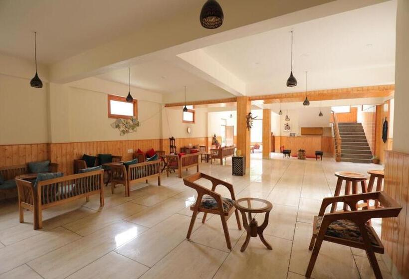 فندق Shangri Las & Restaurant