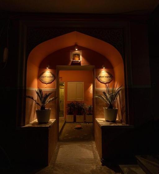 בית מלון כפרי Sheel Mahal Near Hawa Mahal