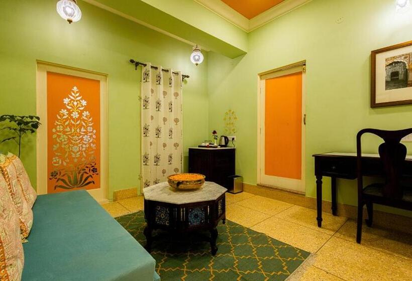 בית מלון כפרי Sheel Mahal Near Hawa Mahal