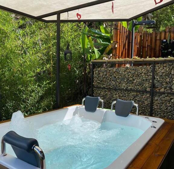 בית מלון כפרי Suitegold Rocksglampings