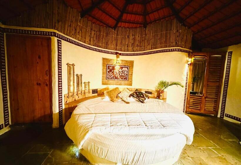 فندق The Parijat Cottages