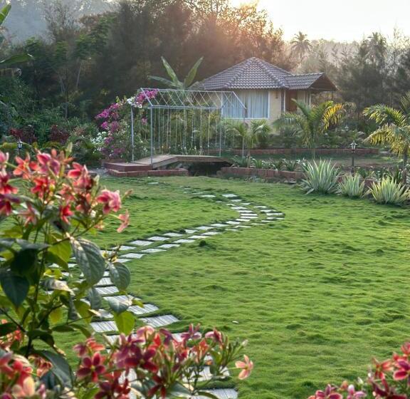 בית מלון כפרי The Parijat Cottages