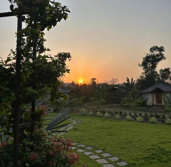 בית מלון כפרי The Parijat Cottages