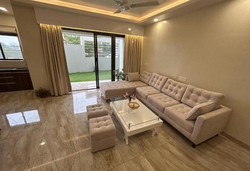 בית מלון כפרי The Pearl Club Resort