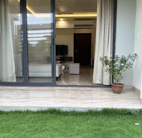 فندق The Pearl Club Resort