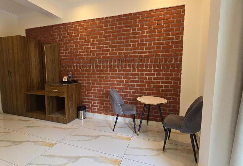 בית מלון כפרי The Sanctuary