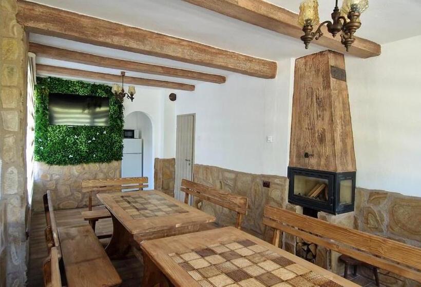 بنسيون „бащината къща“ за гости