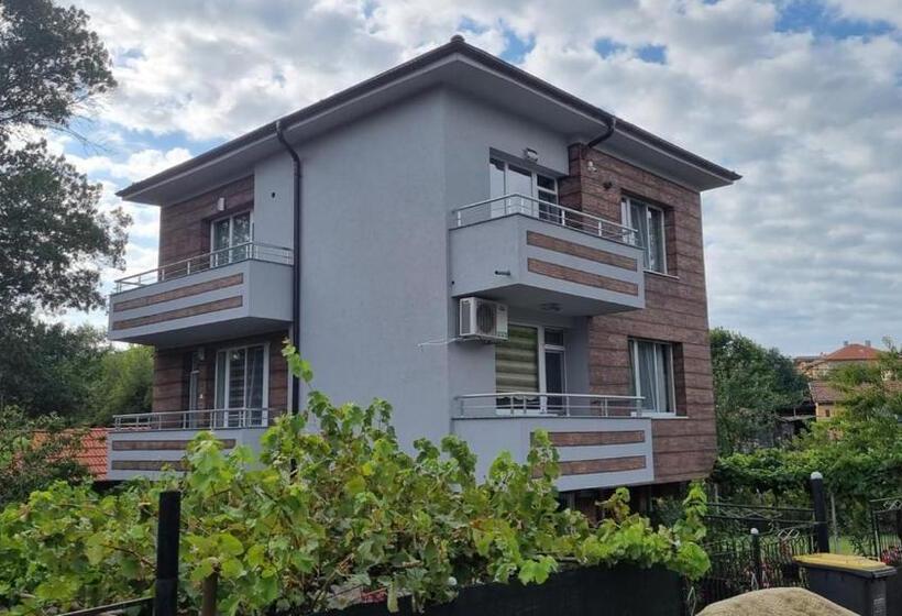 بنسيون „бащината къща“ за гости