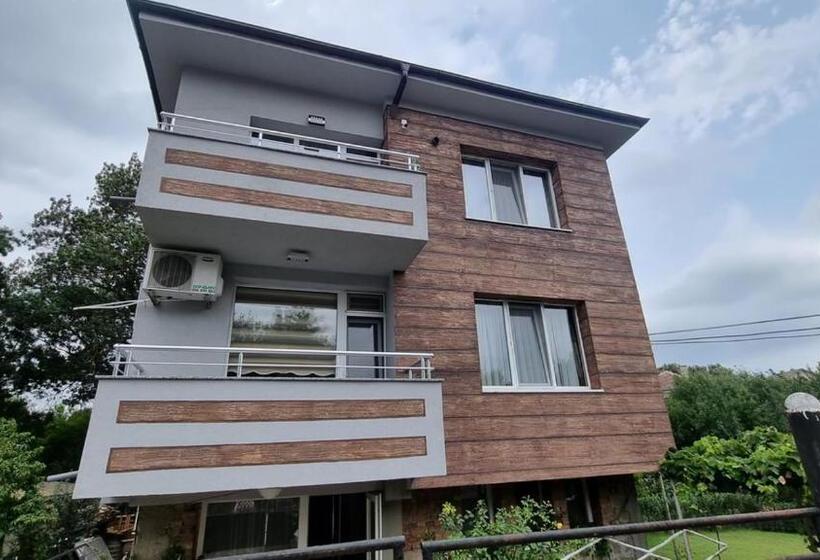 بنسيون „бащината къща“ за гости