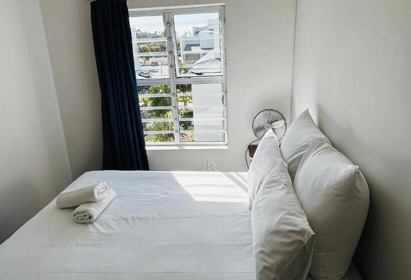 ペンション Apartment With Shared Living Room & Kitchenette