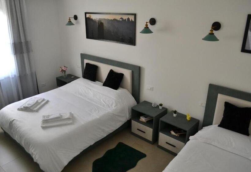 پانسیون Dion Guest House