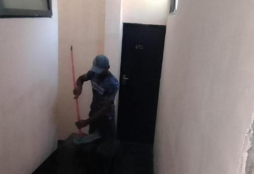 膳宿费 Eestee Court