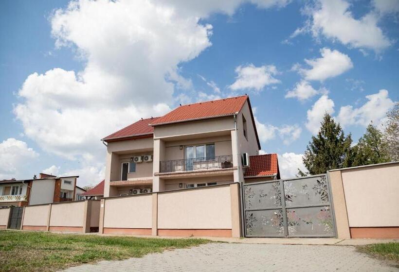 Пансион Farkas Villa
