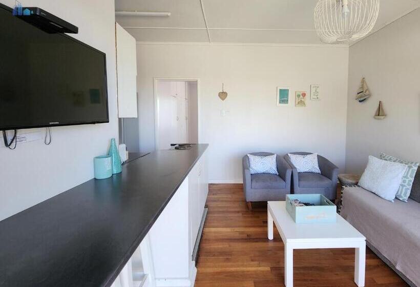 פנסיון Gonubie Guest Cottages