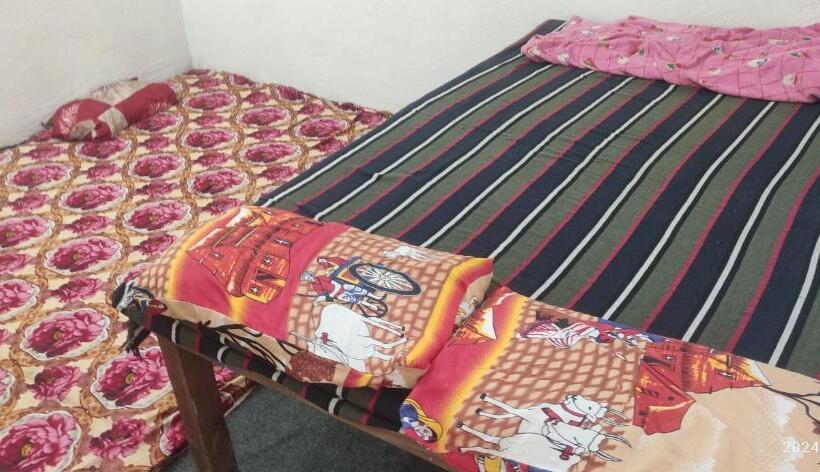 פנסיון Kuber Bhandari Guest House And Hotel, Sehore