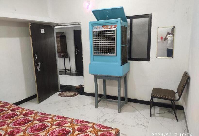 פנסיון Kuber Bhandari Guest House And Hotel, Sehore