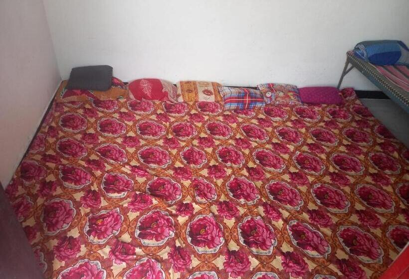 פנסיון Kuber Bhandari Guest House And Hotel, Sehore