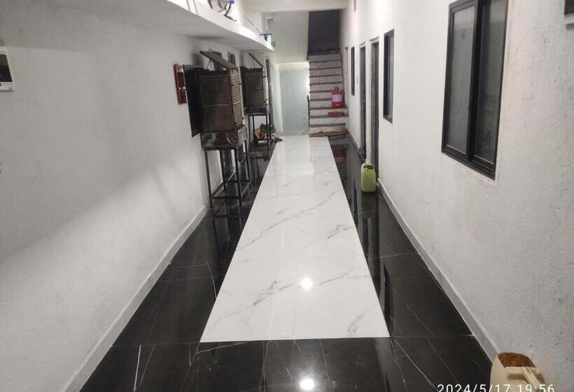 פנסיון Kuber Bhandari Guest House And Hotel, Sehore