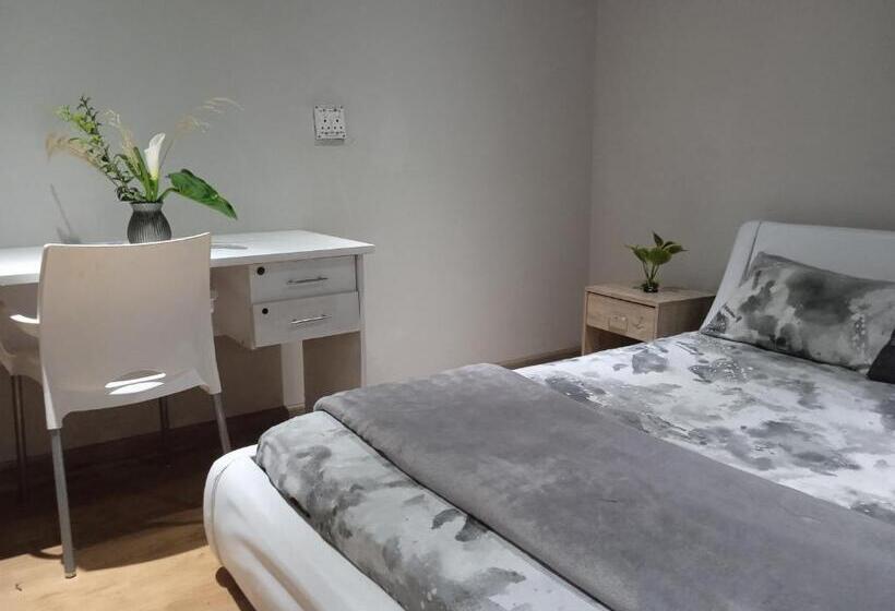 פנסיון Mangwato Royal Villa