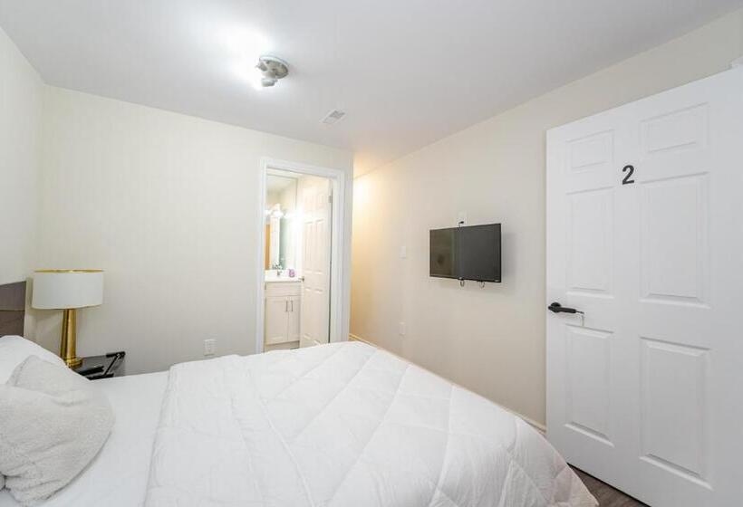 بنسيون Private Basement Bedrooms In Oakville