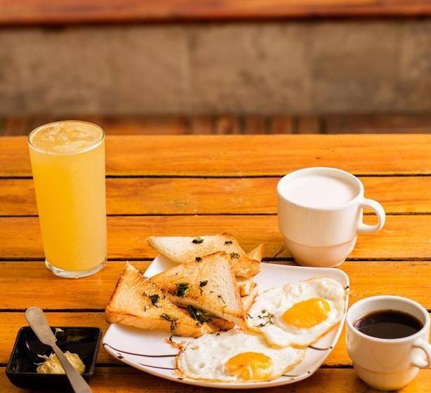 פנסיון Room In Guest Room   Hb7 Quadruple Room With Shared Bathroom