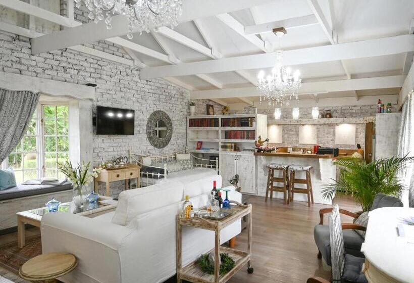 펜션 Rose And Ivy Cottages