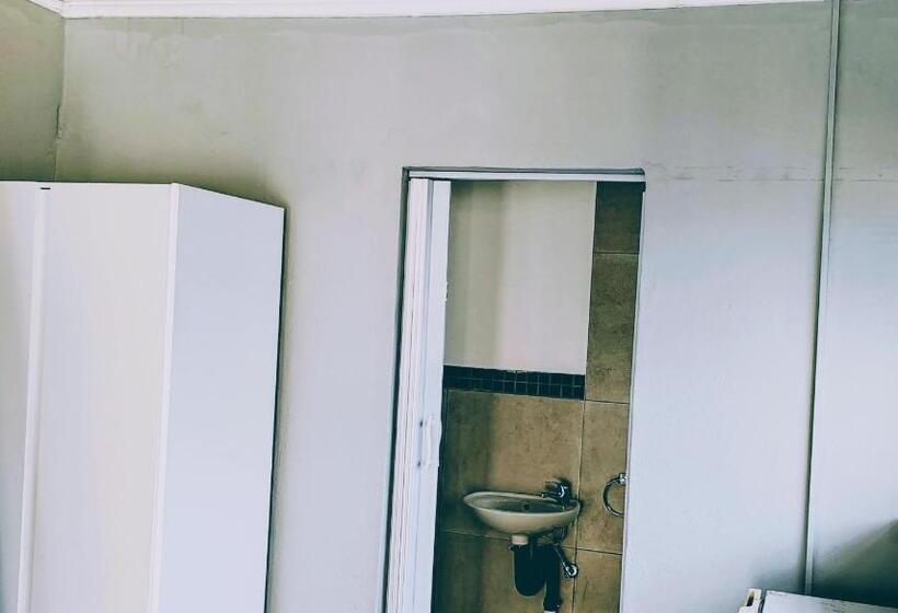 פנסיון Sem S Guest Cottage