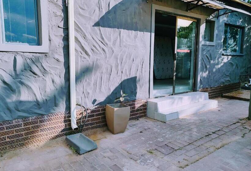 פנסיון Sem S Guest Cottage