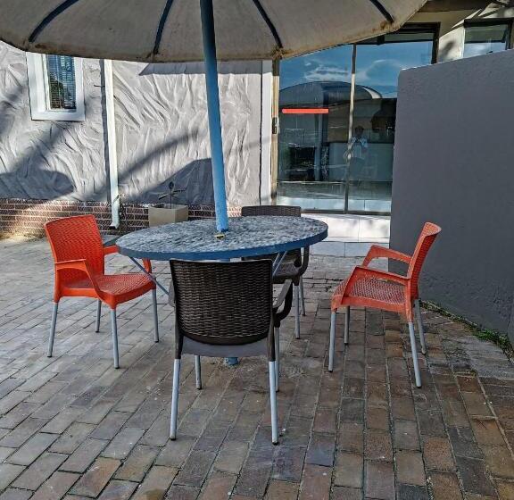 פנסיון Sem S Guest Cottage