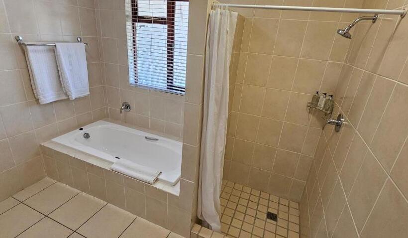 پانسیون The River Pirate