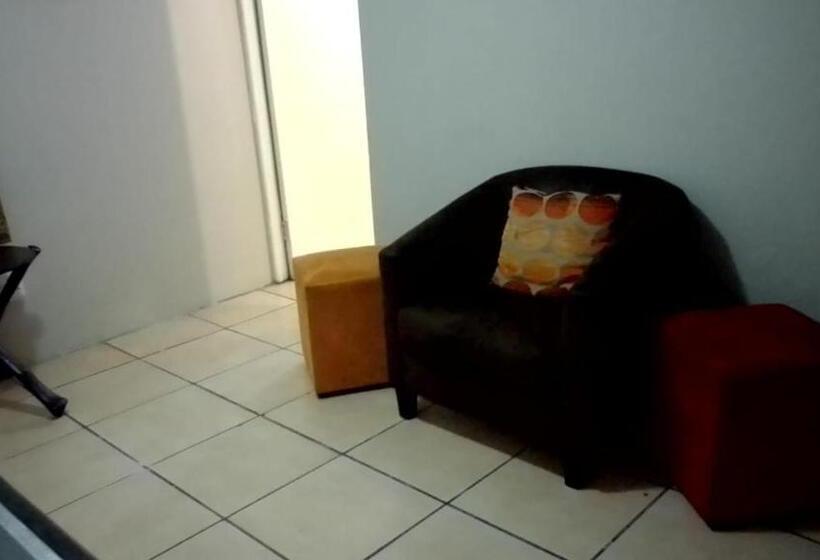 ペンション Vee’s Guest House