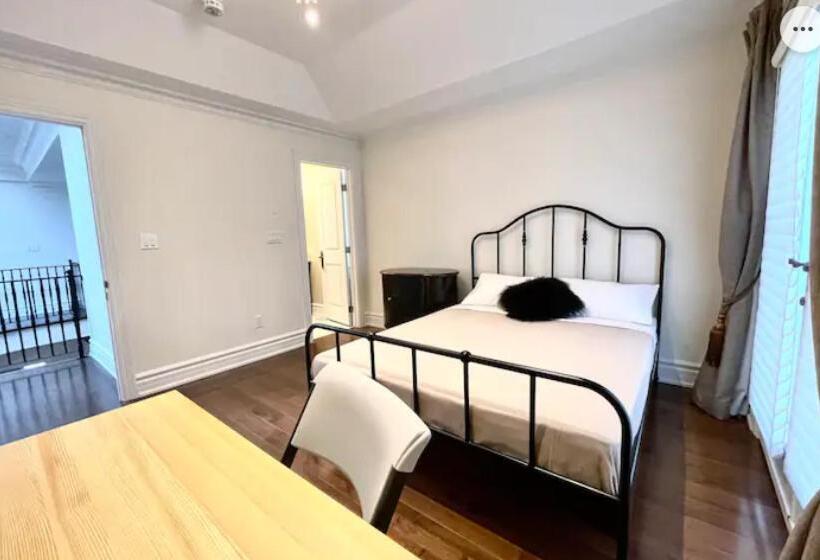 بنسيون Beautiful House Near North York Center