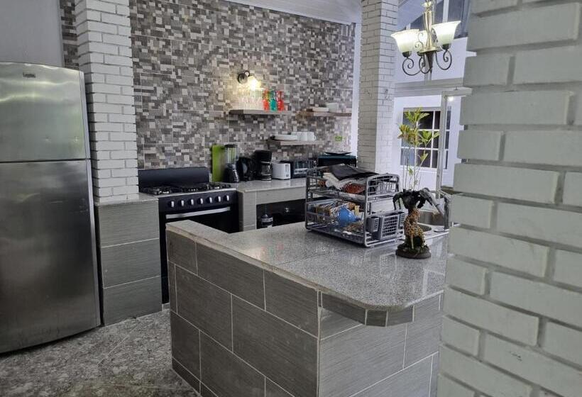 بنسيون Villa Helena