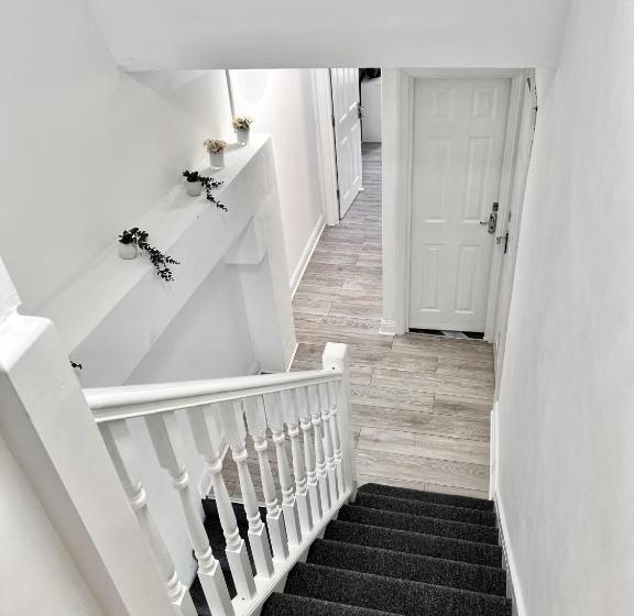 پانسیون Westfield London Shepherds Bush