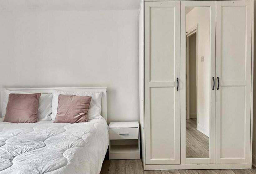 بنسيون Westfield London Shepherds Bush