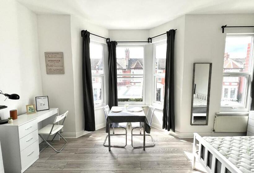 بنسيون Westfield London Shepherds Bush