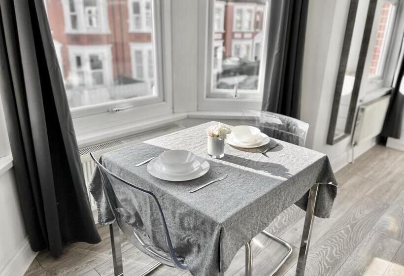 بنسيون Westfield London Shepherds Bush