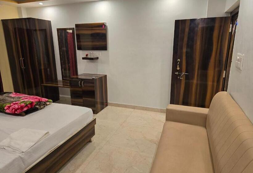 Sarojini Garden Hotel & Restaurant